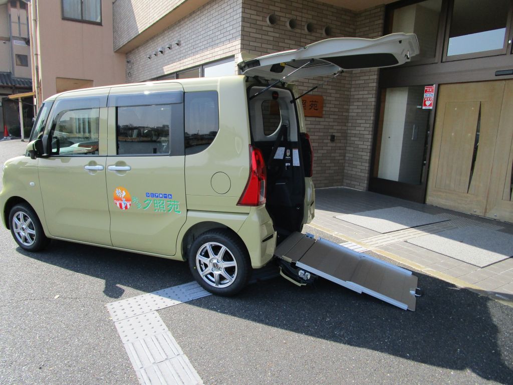 新しく「車いす仕様軽自動車」を納車しました♪