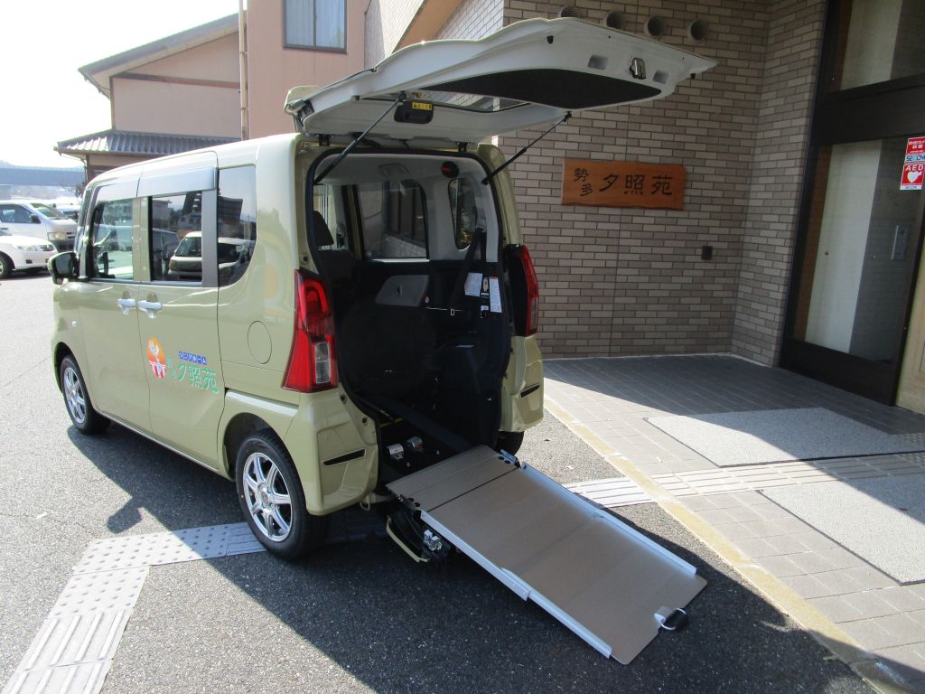 新しく「車いす仕様軽自動車」を納車しました♪