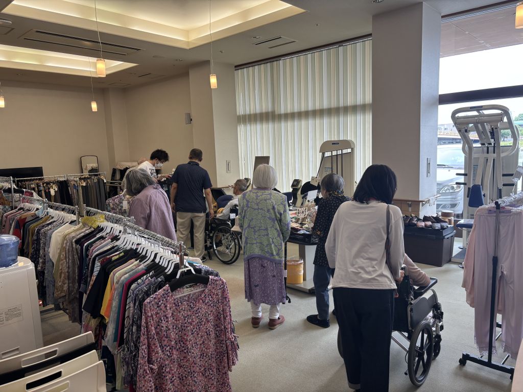 洋服の移動販売会♪