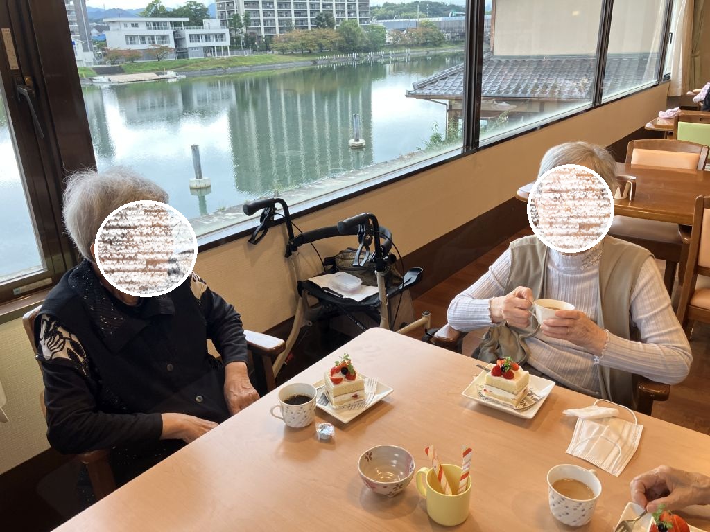 毎月恒例の喫茶会♪